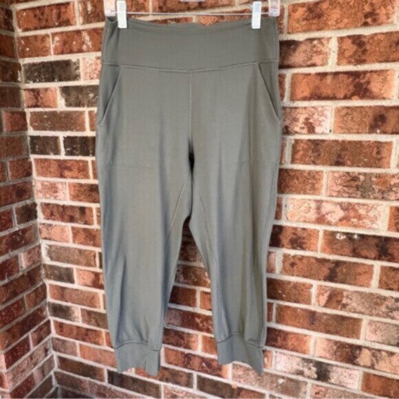 Lululemon Align Jogger Crop *23" Grey Sage  EUC Nulu  Size 8 - Picture 9 of 14